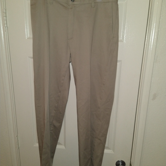 Lee Other - Lee Custom Fit Straight Leg Chino Pants Men's sz 33x32.